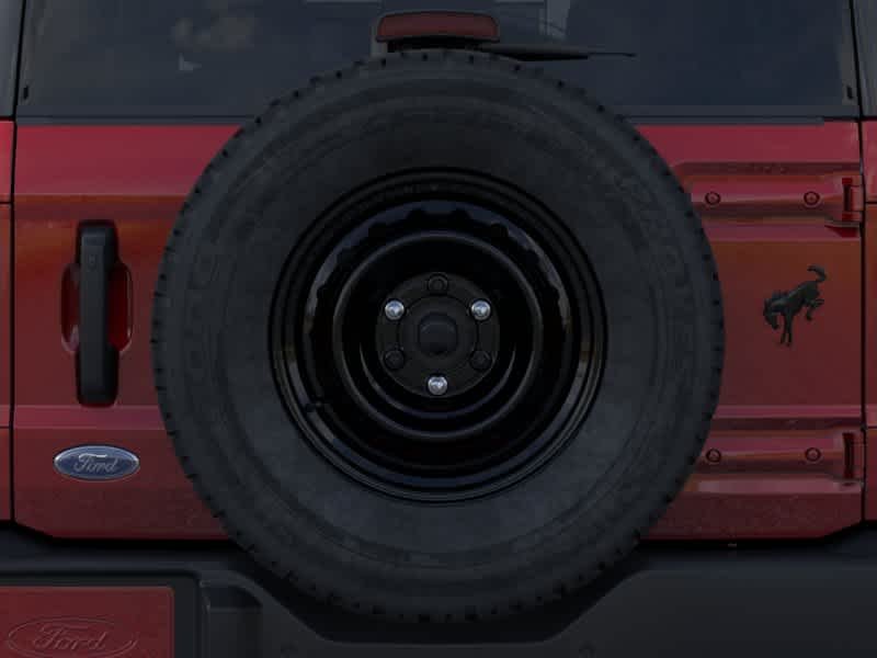 Nova imagem do Ford Big Bend® 2026 em Ruby Red Metallic com verniz transparente, n.º 24