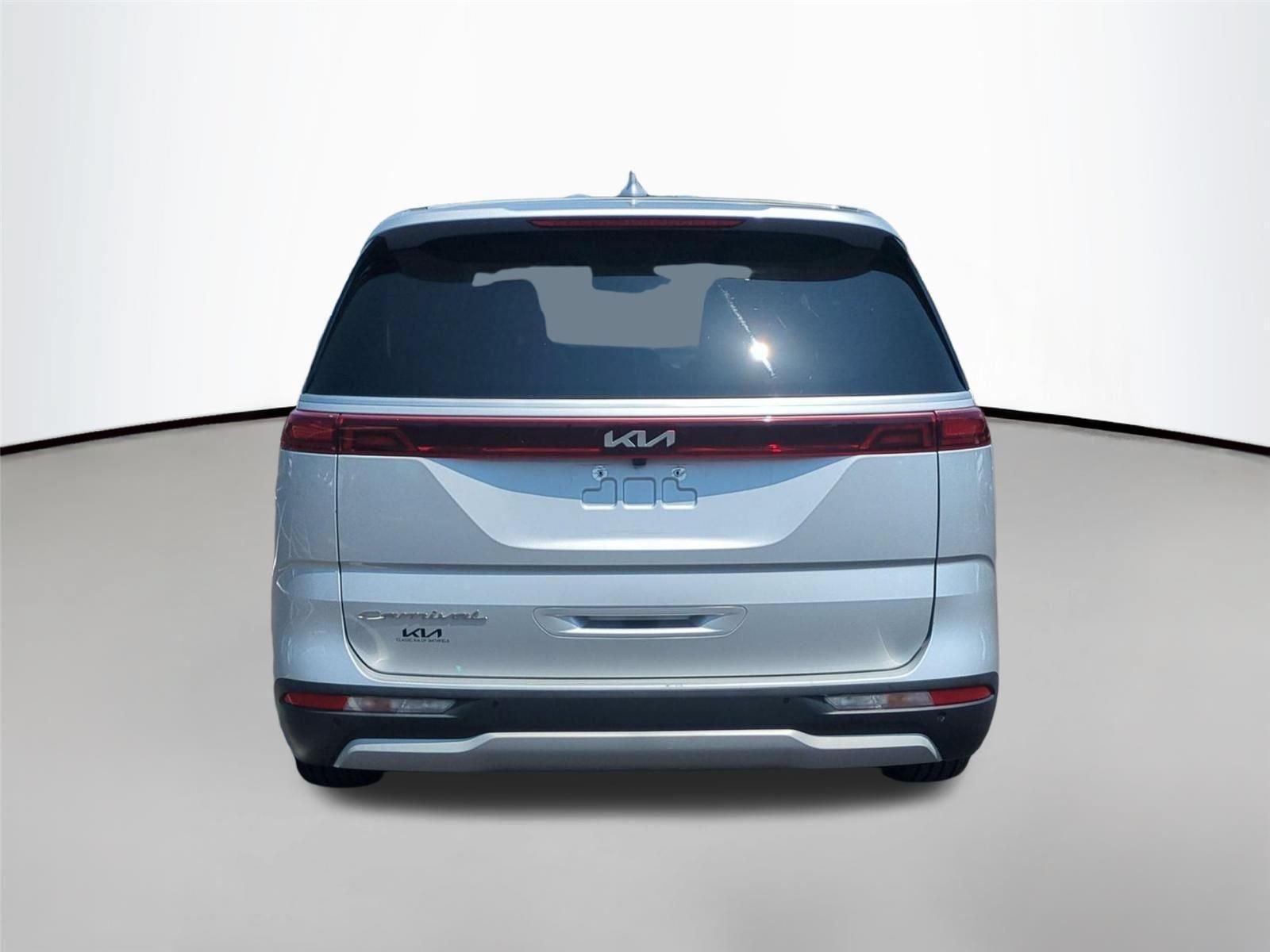 Used 2022 Silky Silver Kia LXS image 4