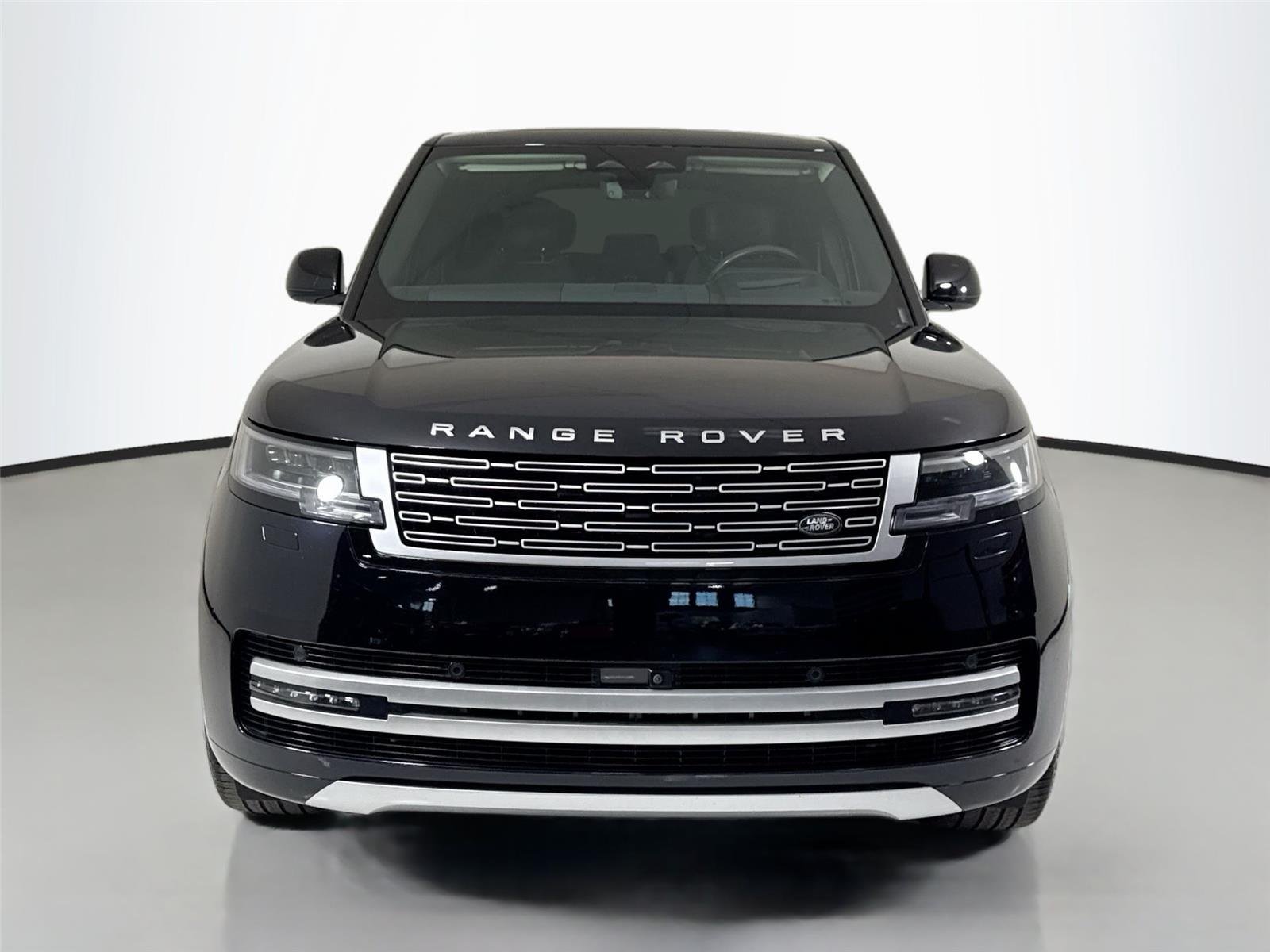 Used 2024 Ligurian Black SV Bespoke Ultra Metallic Gloss Land Rover Autobiography | Meridian 3D Sound | Rear TVs image 11