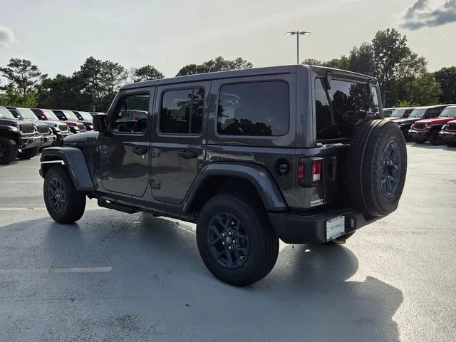 New 2026 Granite Crystal Metallic Clear-Coat Exterior Paint Jeep  image 6
