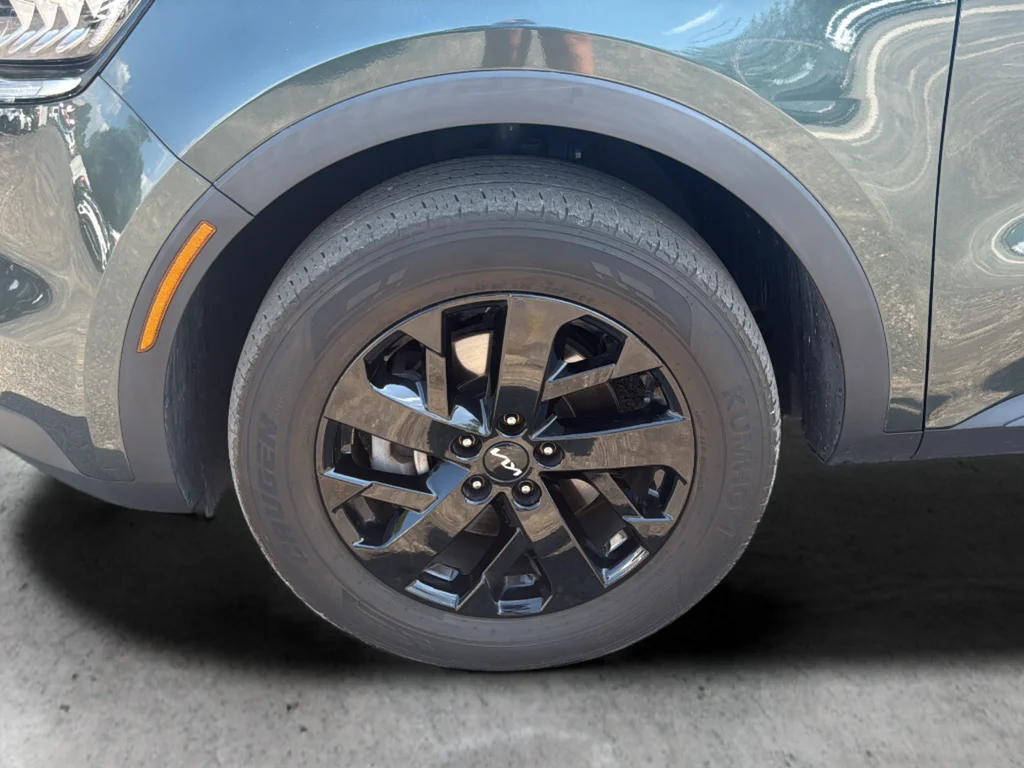 Used 2023 Green Kia X-Line S image 32