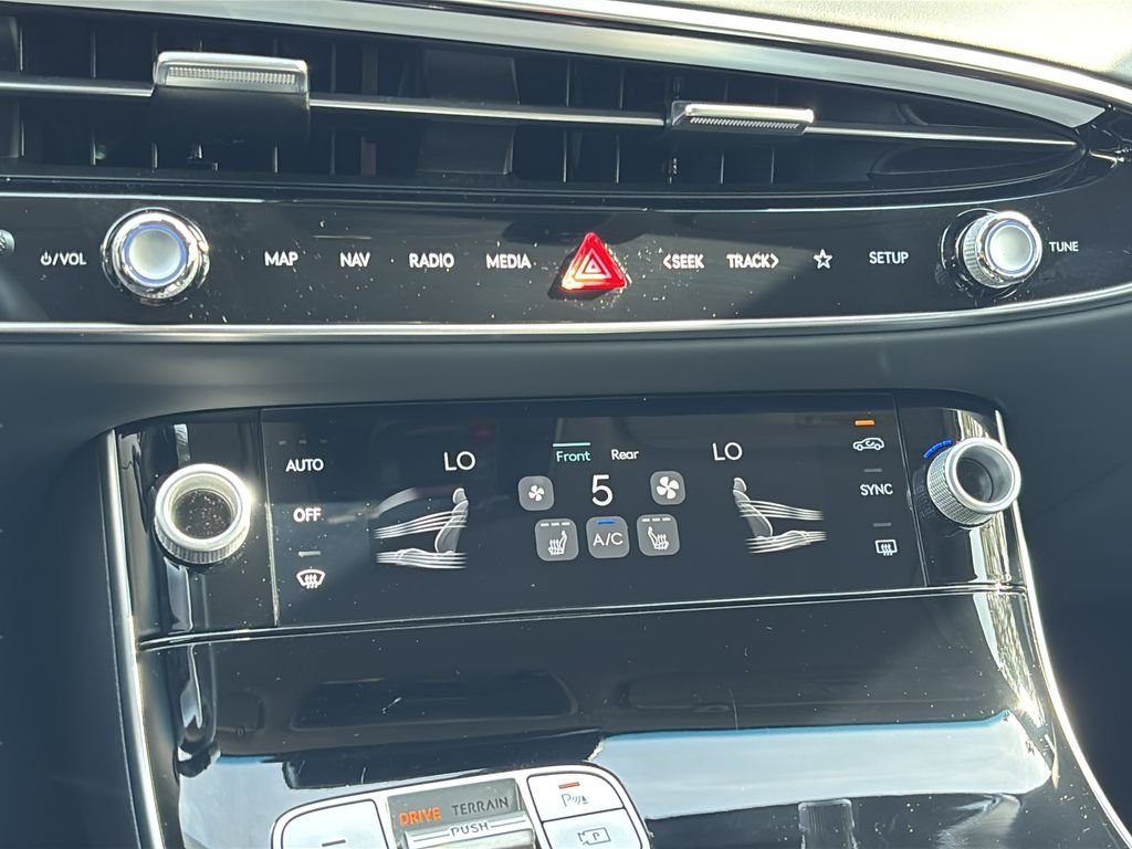 2026 GENESIS GV70 - Photo 28