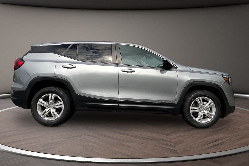 Used 2024 Silver GMC SLE image 9