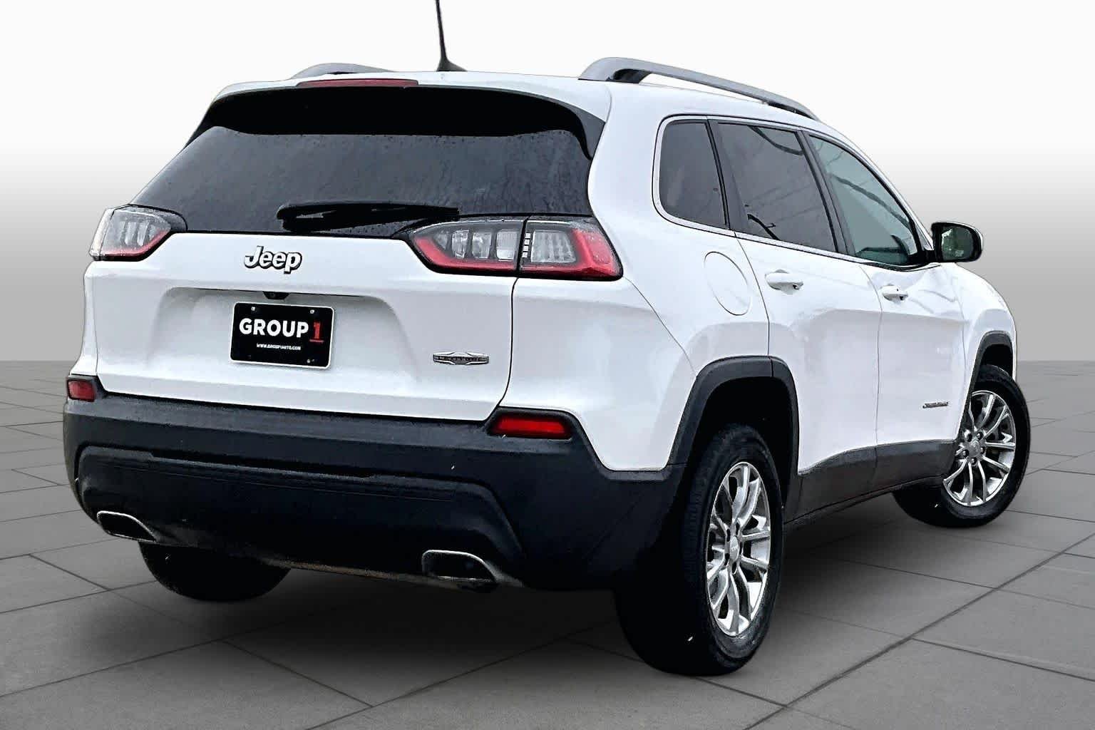 Used 2019 Bright White Clearcoat Jeep Latitude Plus image 13