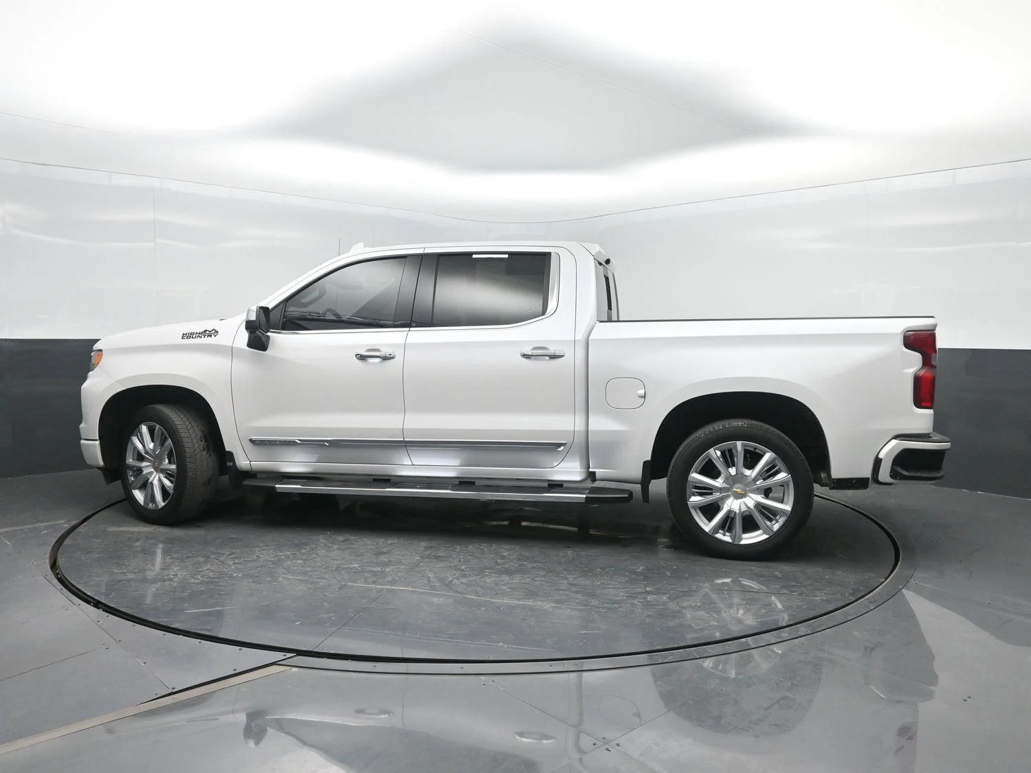 Used 2023 Iridescent Pearl Tricoat Chevrolet High Country image 45