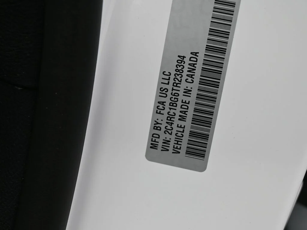 New 2026 Bright White Clear-Coat Exterior Paint Chrysler Select image 18