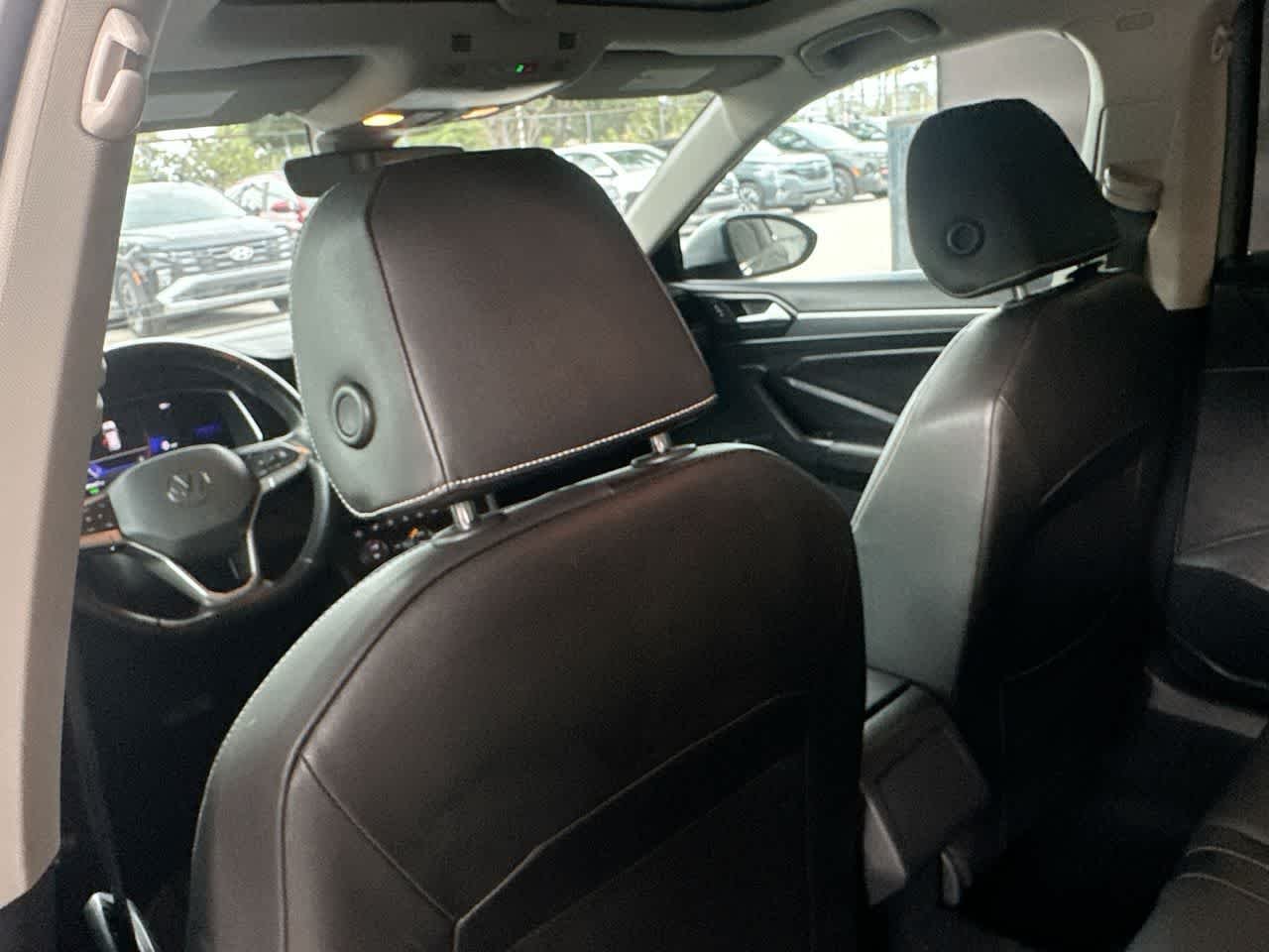 Used 2022 Pyrite Silver Metallic Volkswagen SE image 23