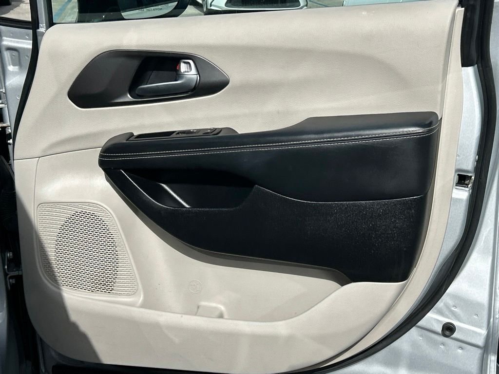 Used 2024 Silver Chrysler Touring L image 35
