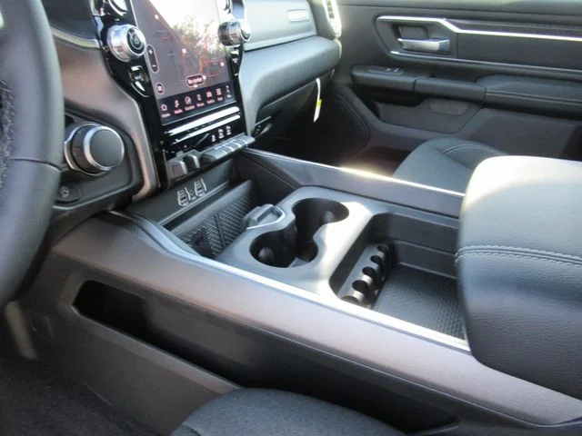 New 2026 Diamond Black Crystal Pearl-Coat Exterior Paint RAM Big Horn/Lone Star image 16