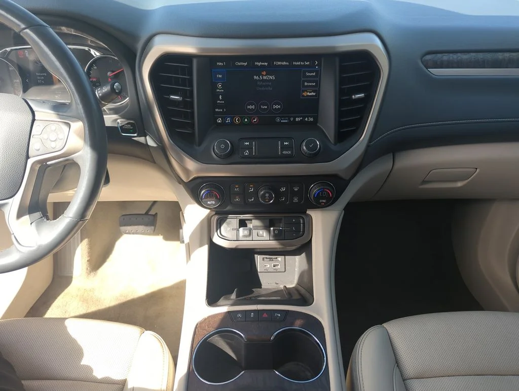 Used 2021 White GMC Denali image 25