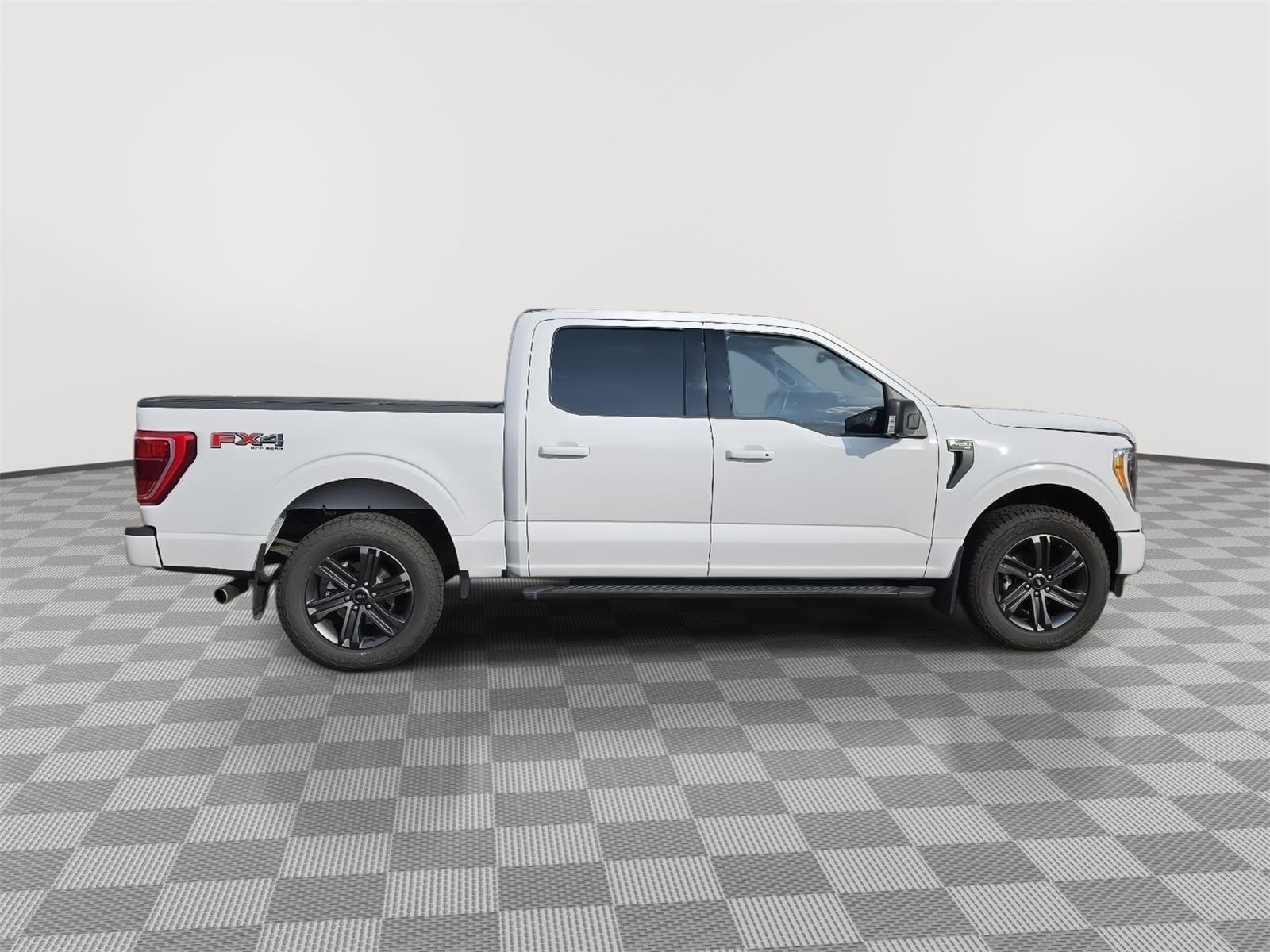 Used 2023 Oxford White Ford XLT image 23
