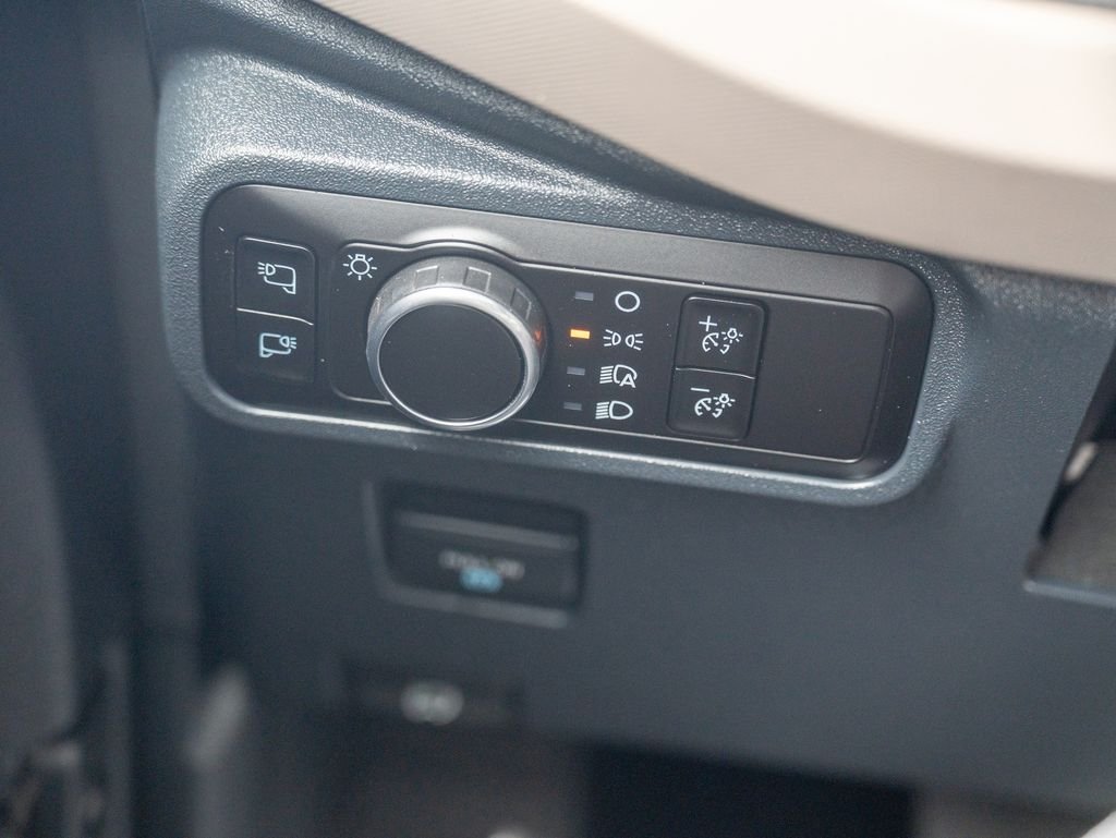 Used 2024 Gray Ford Wildtrak image 31