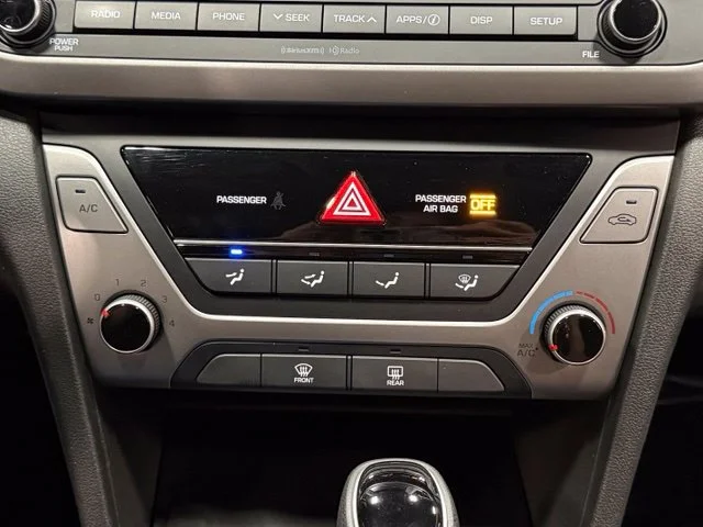 Used 2018 White Hyundai SEL image 28