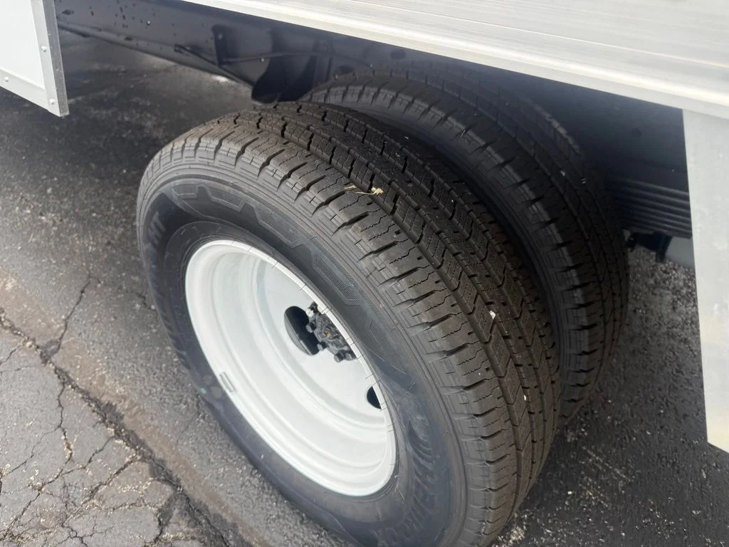 New 2027 Oxford White Ford E-450 DRW image 34