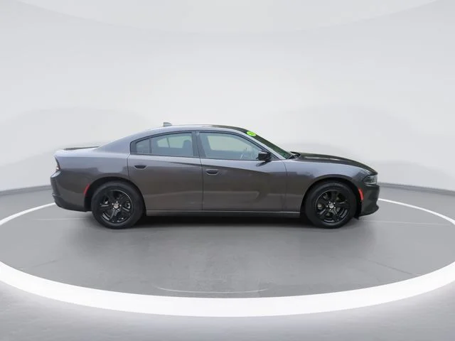 Used 2023 Gray Dodge SXT image 9