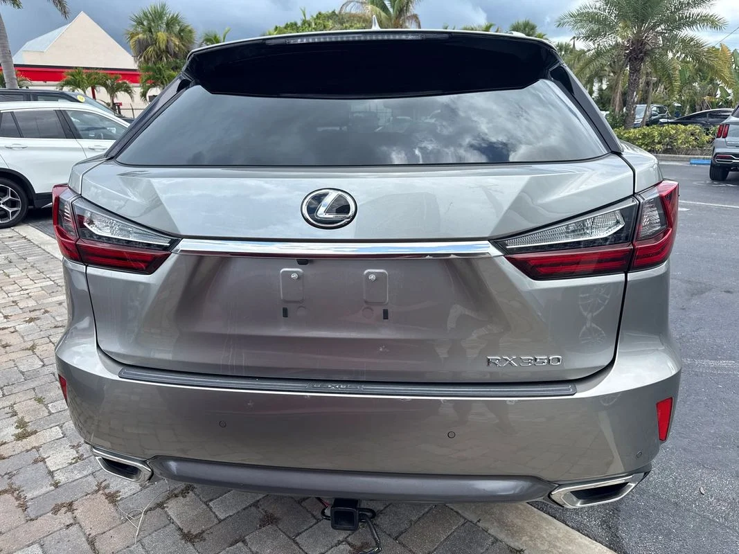 Used 2018  Lexus FWD image 6