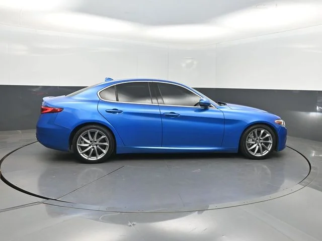 Used 2020 Blue Alfa Romeo Base image 32