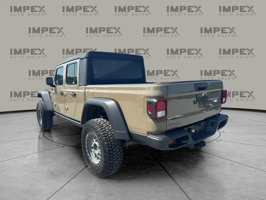 Used 2020 Green Jeep Sport image 2