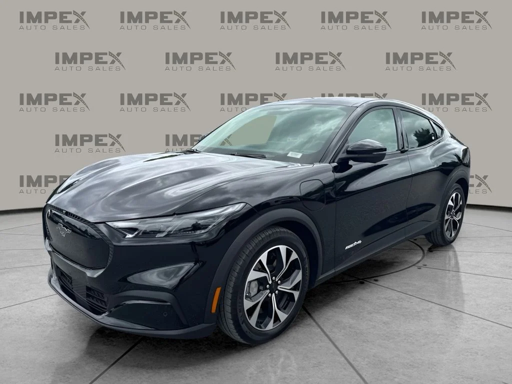 Used 2025 Black Ford Select image 1