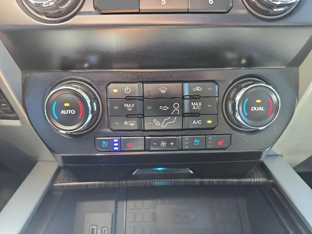 Used 2021 Carbonized Gray Metallic Ford LARIAT image 27