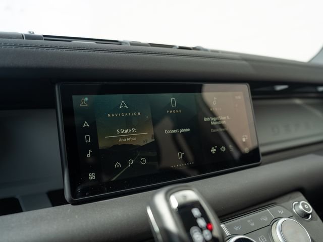 Used 2024  Land Rover SE image 25