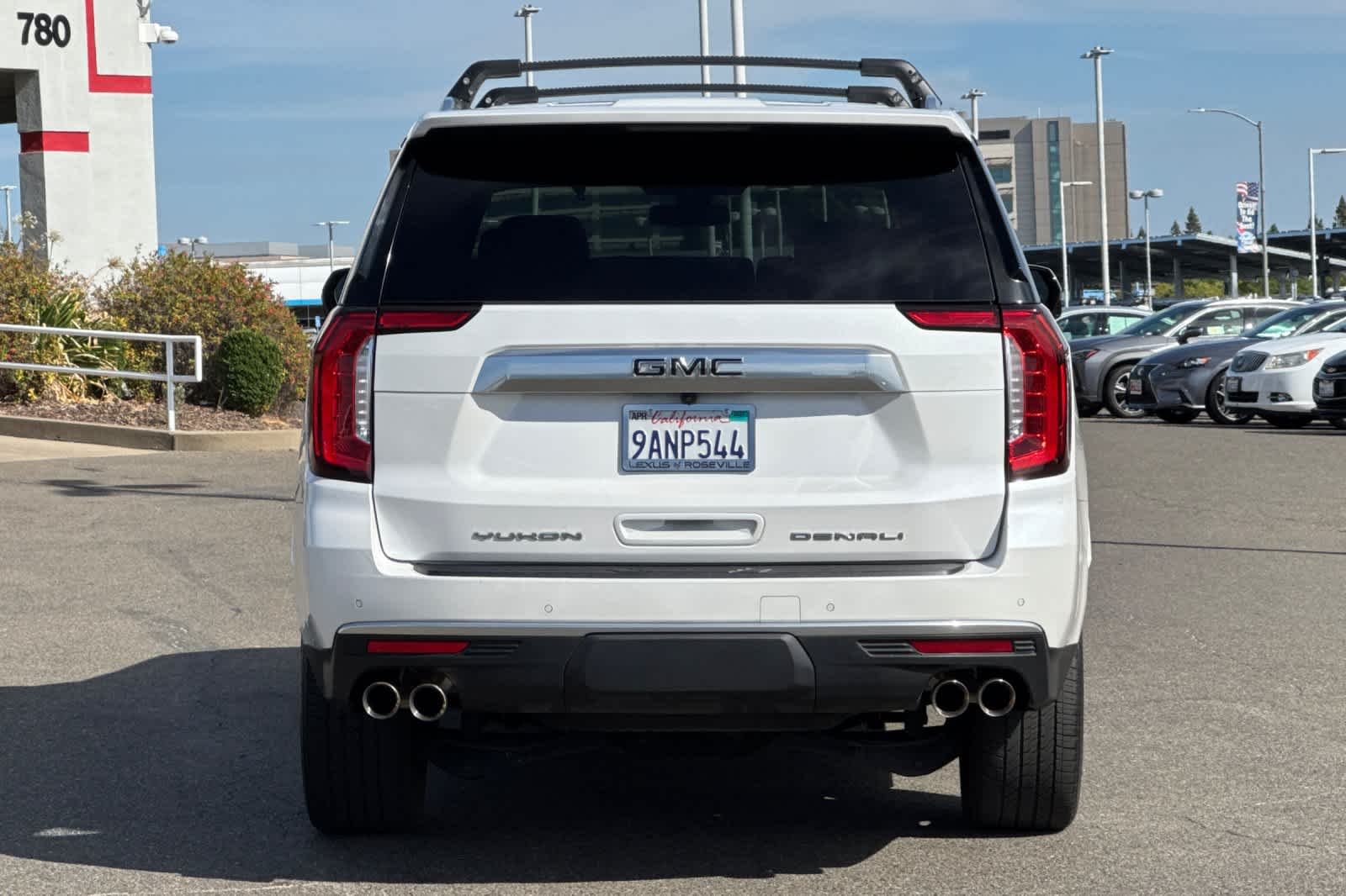 Used 2022 White Frost Tricoat GMC Denali image 8