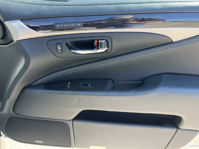 Used 2014 Silver Lexus 460 image 26