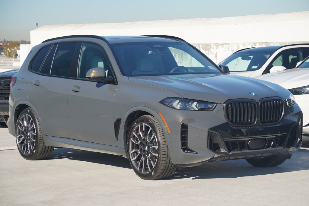 Used 2026 Dravit Gray Metallic BMW xDrive50e image 3