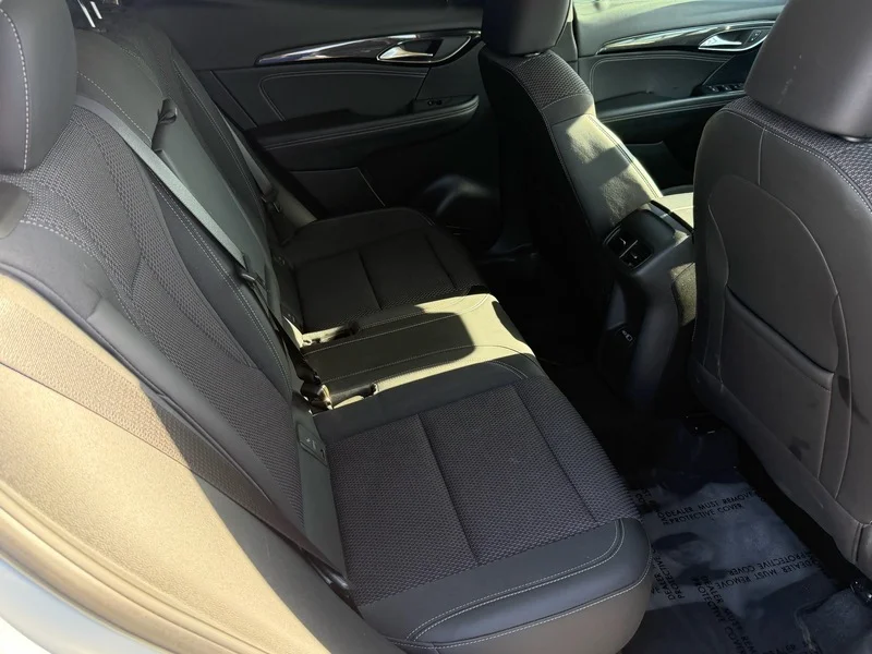 Used 2023 White Frost Tricoat Buick Preferred image 20