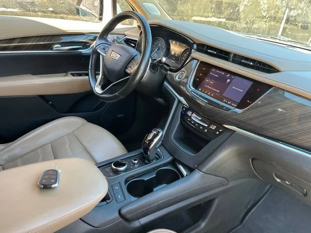 Used 2023 Crystal White Tricoat Cadillac Sport image 25
