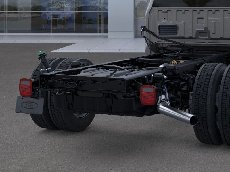 2025 Ford F-450 Super Duty Chassis Cab XL - Photo 21