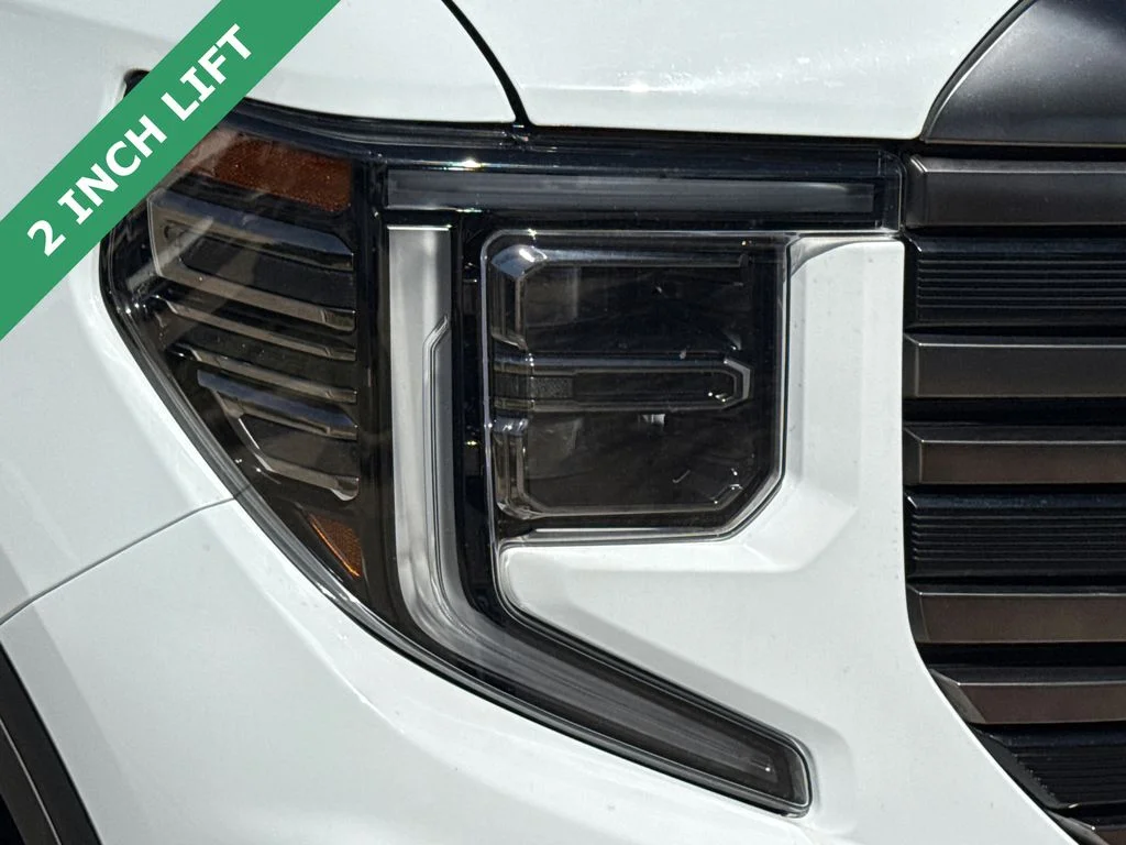 Used 2022 White GMC AT4X image 4