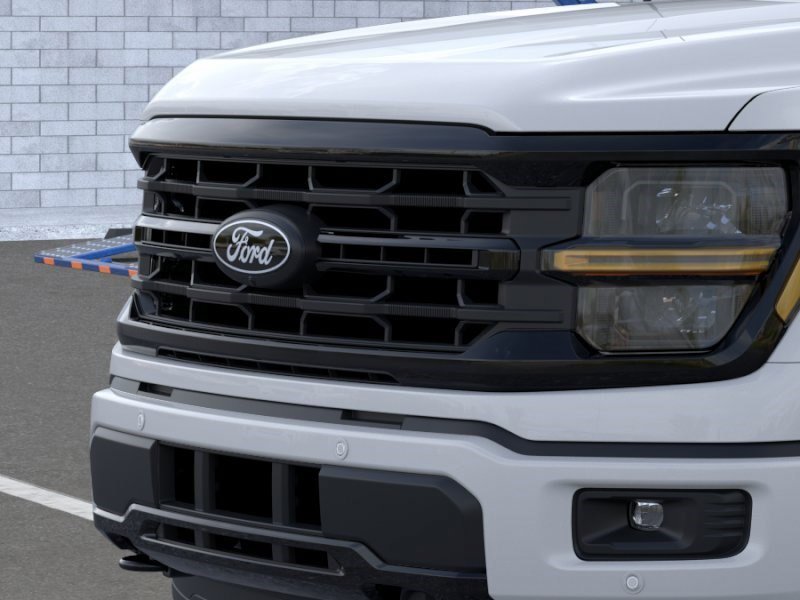 New 2026 Oxford White Ford XLT image 17