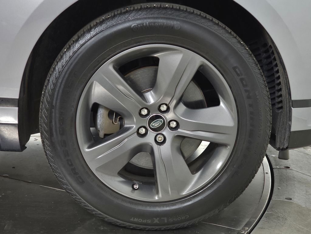 Used 2022 Gray Land Rover P250 R-Dynamic S image 11