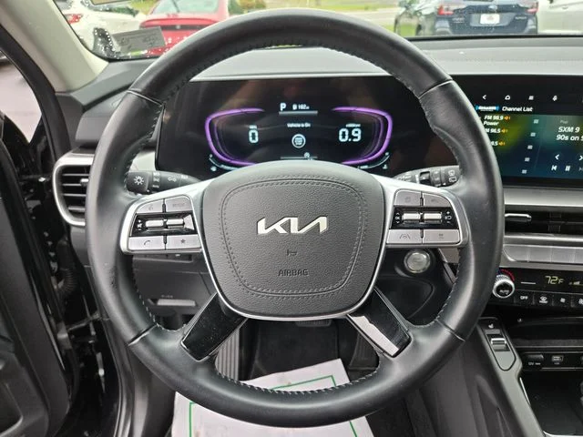 Used 2025 Black Kia S image 33
