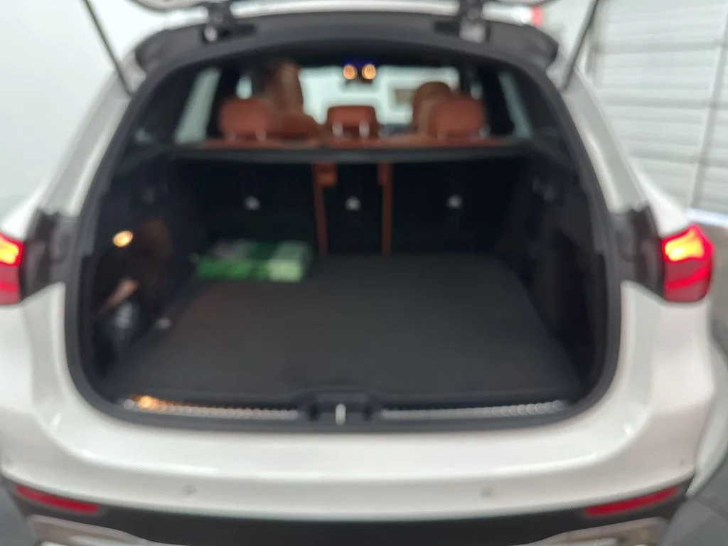Used 2026 White Mercedes-Benz GLC 300 image 24