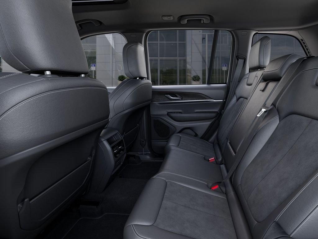 New 2026 Diamond Black Crystal Pearl-Coat Exterior Paint Jeep Altitude image 23