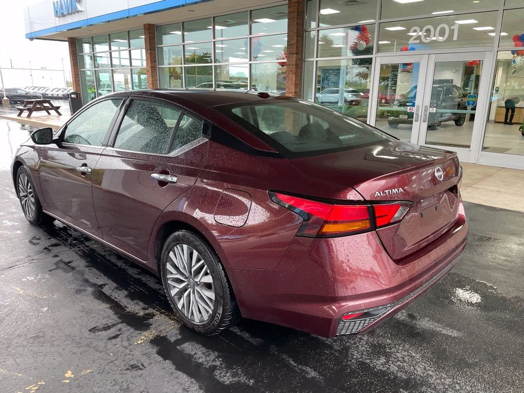Used 2024 Red Nissan 2.5 SV image 3