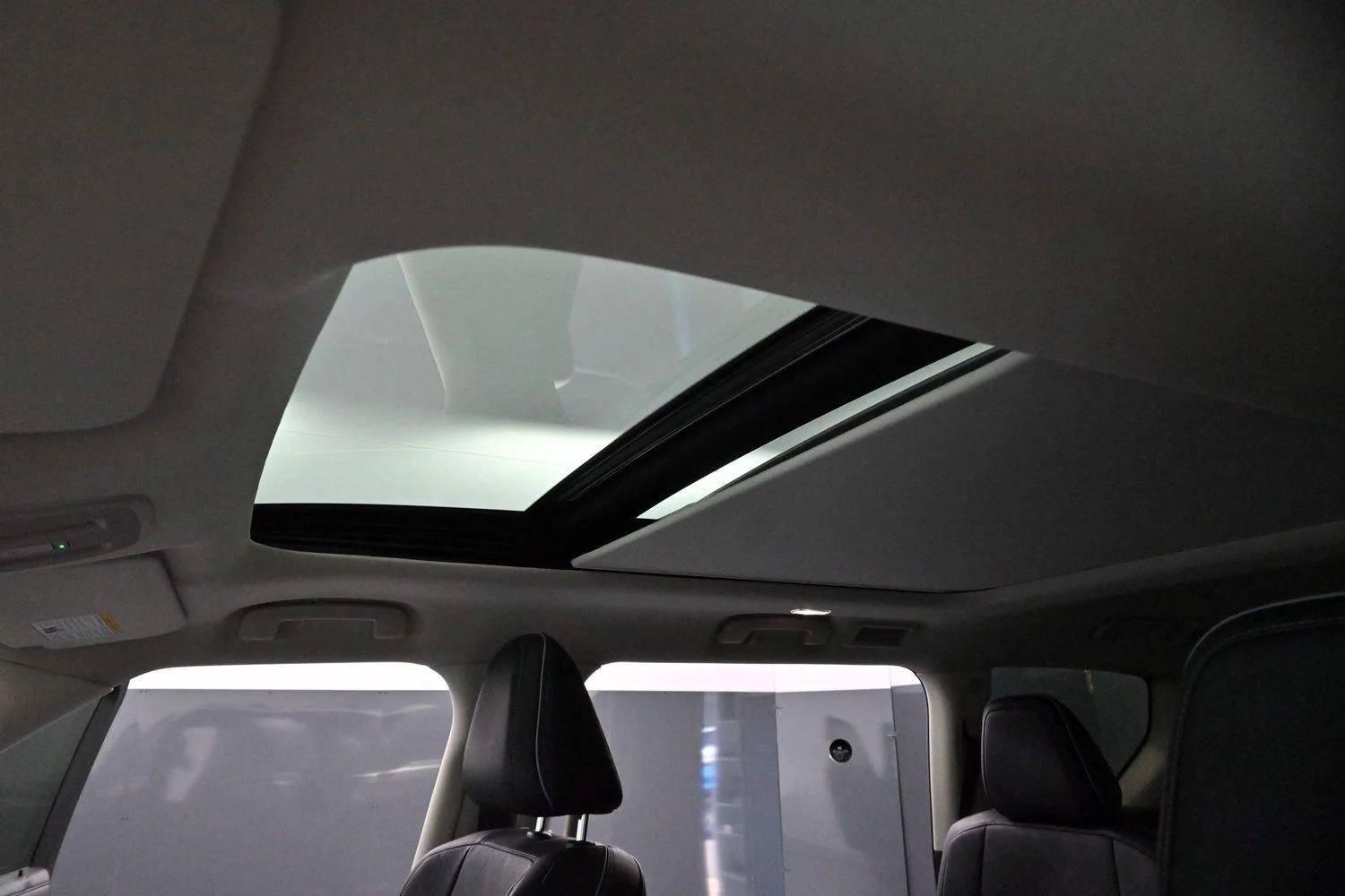 Used 2025 Black Obsidian INFINITI LUXE image 30