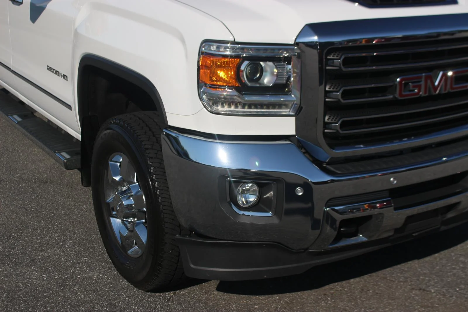Used 2018 SUMMIT WHITE GMC SLT image 9