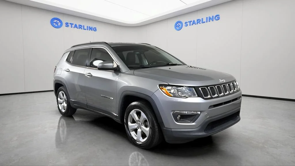 Used 2020 Silver Jeep Latitude FWD image 13
