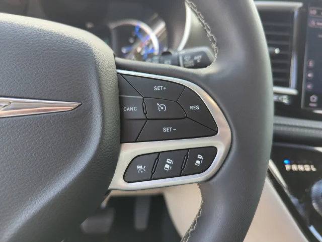 Used 2024 White Chrysler Select image 43