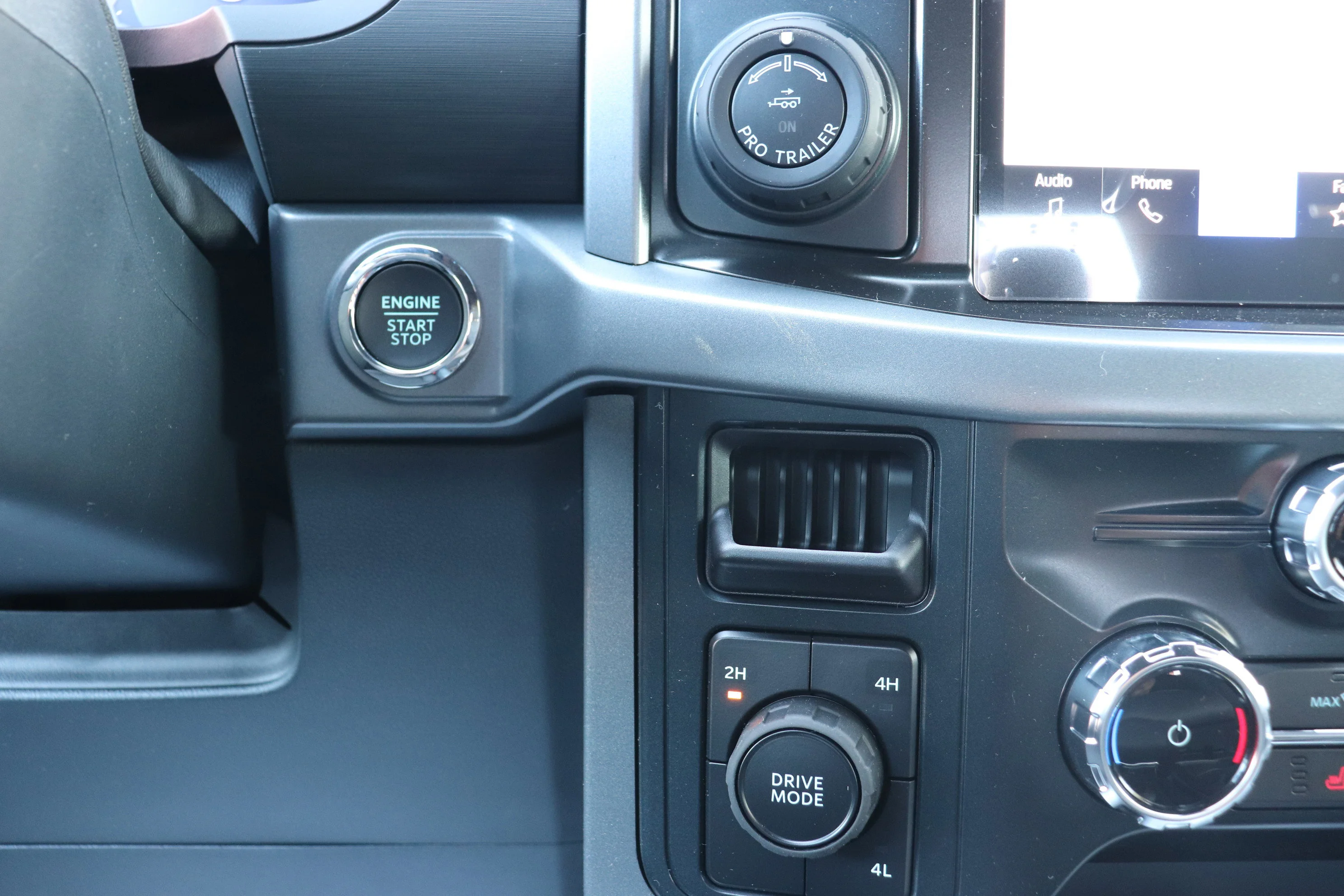 New 2026 AGATE BLACK METALLIC Ford XLT image 15
