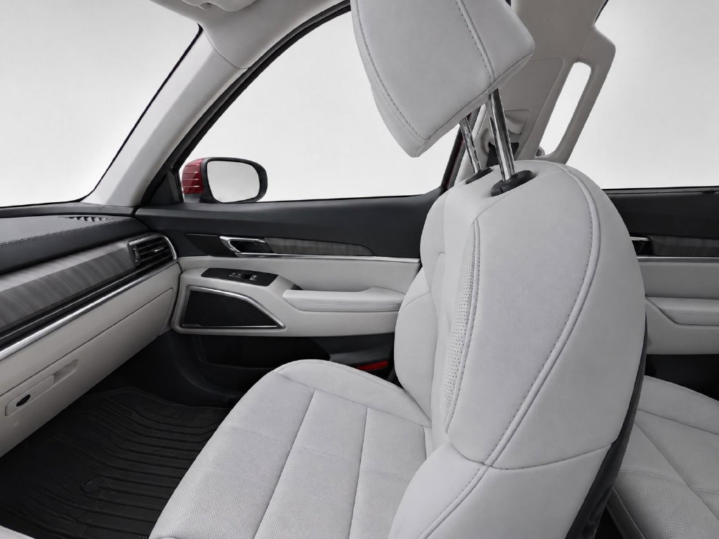 Used 2023 Red Kia EX image 19