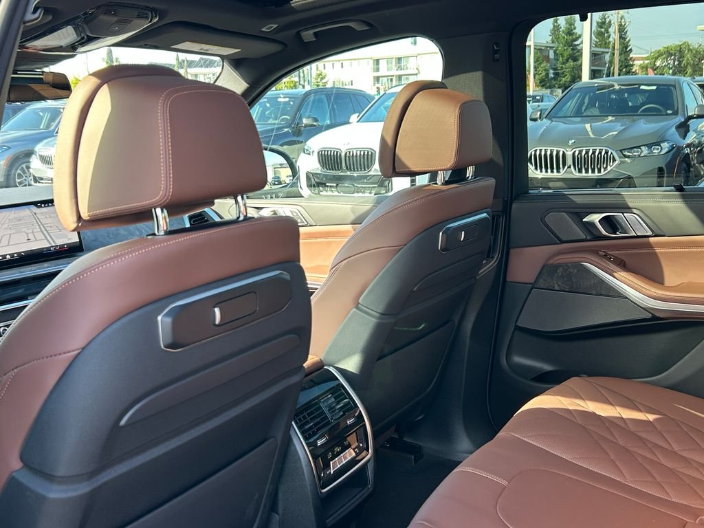 New 2026 Black Sapphire Metallic BMW xDrive40i image 31