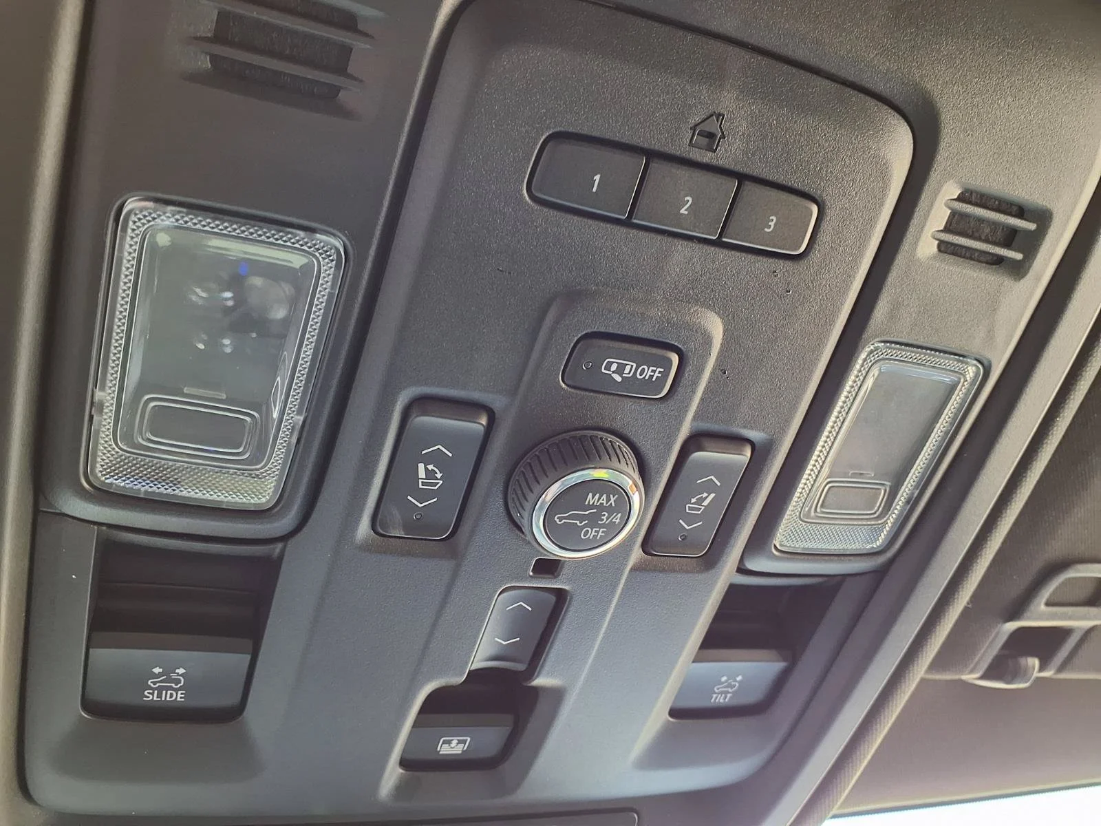 Used 2024 Onyx Black GMC Denali image 23