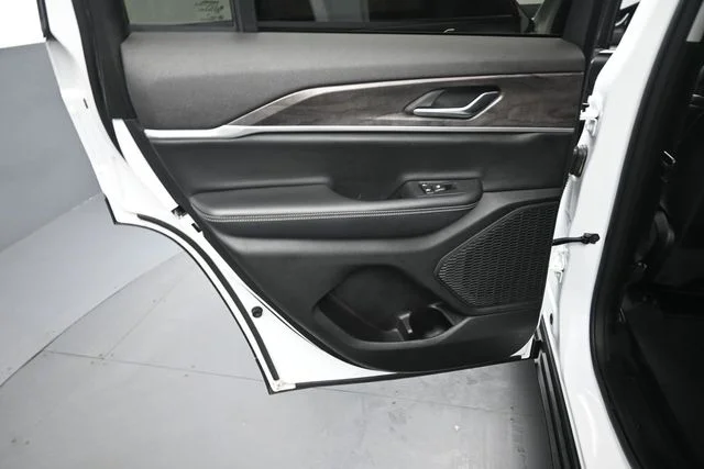 Used 2023 White Jeep Limited image 22