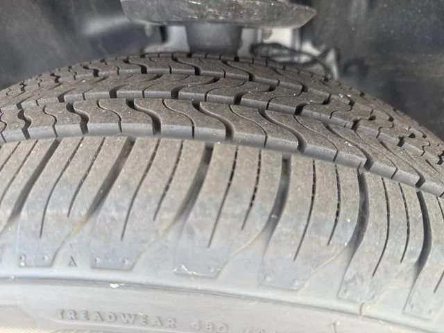 Used 2023 Gray Jeep Altitude Lux 4x4 image 32