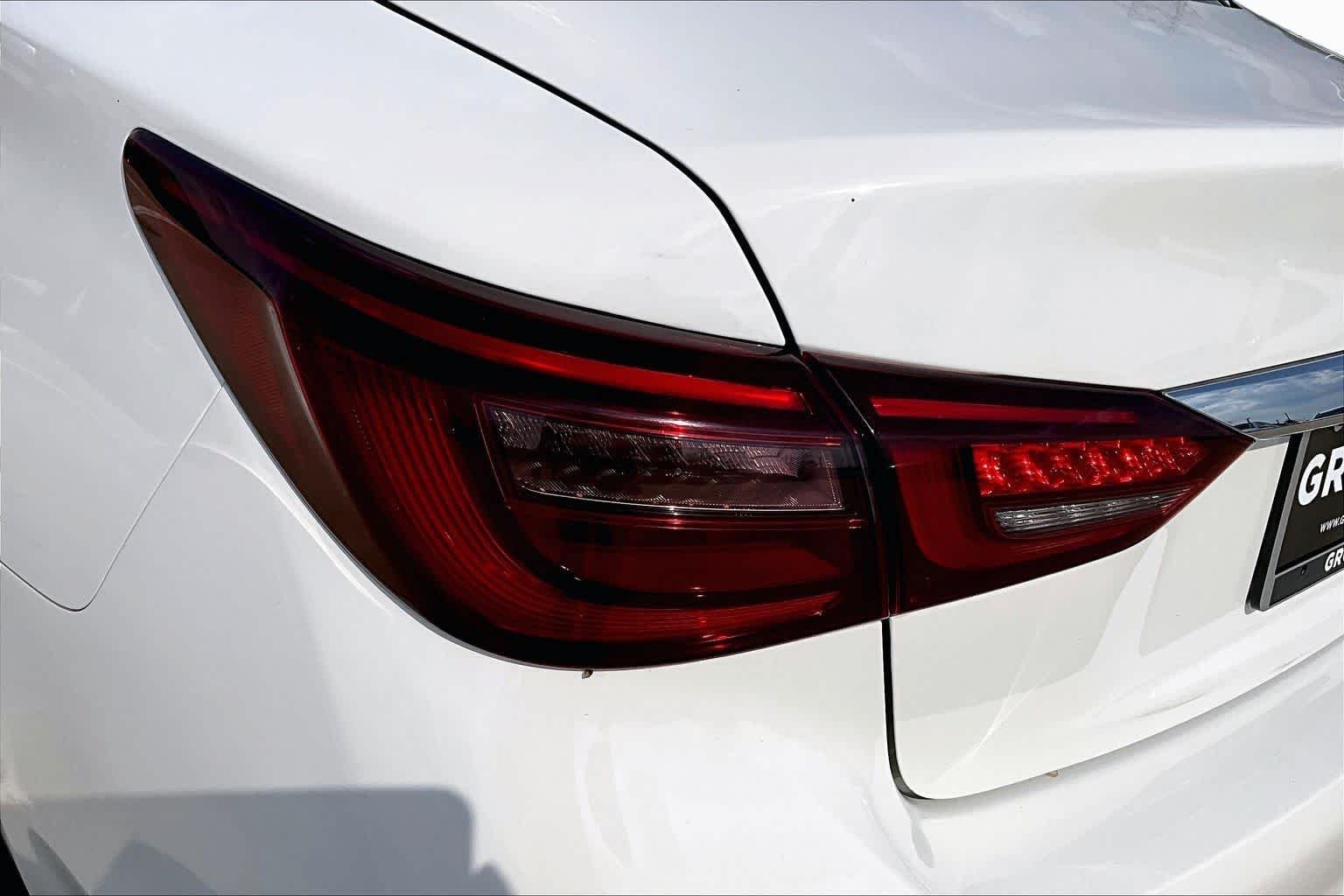 Used 2018 Pure White INFINITI 3.0t LUXE image 29