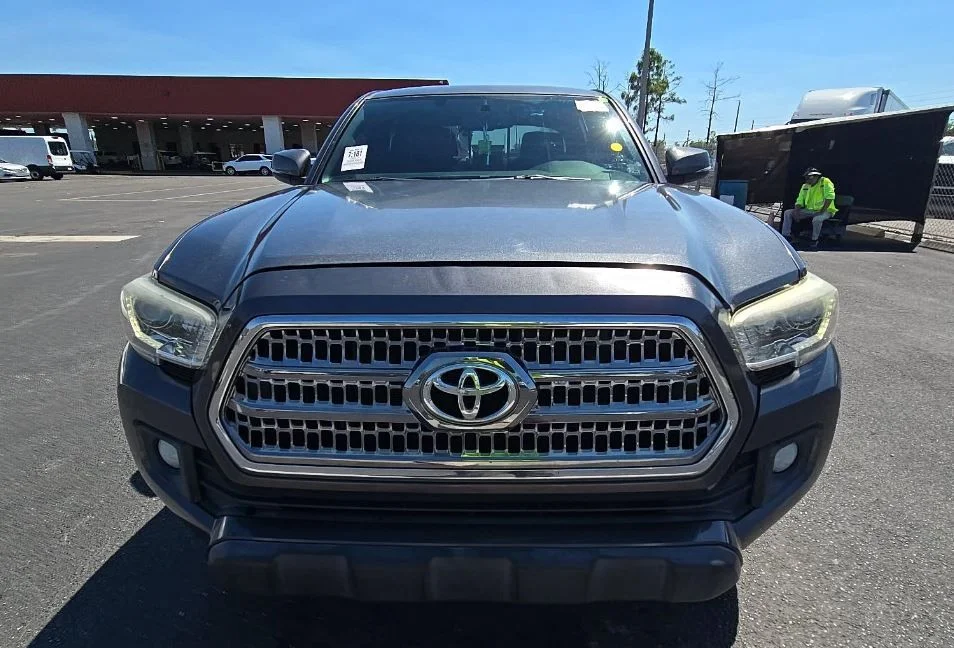 Used 2017 Toyota Tacoma TRD Off Road with VIN 3TMAZ5CN1HM032043 for sale in Kansas City